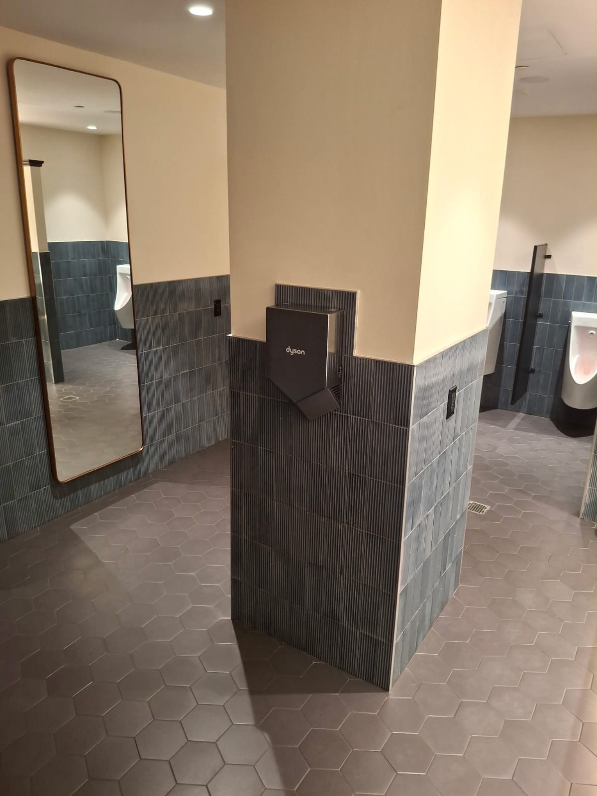 Bathroom photo — Ledian's Cleaning Services